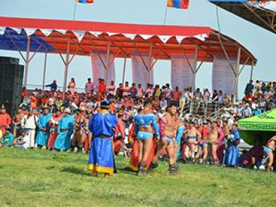 А.Сүхбат хоёрын даваанд өвдөг шороодов