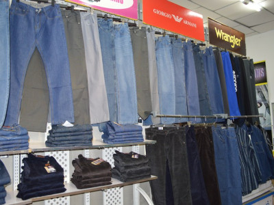 WOLF JEANS SHOP” 30-50 хувийн хямдрал зарлахын зэрэгцээ нэг өмд авбал, нэгийг бэлгэнд өгч байна