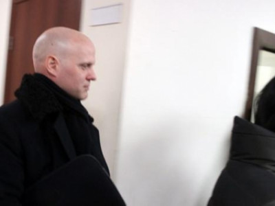 Каплагаар зангидагдсан бас нэг аалзны тор