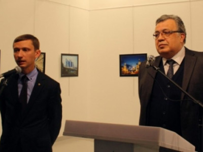 Турк улсад суугаа Оросын Элчин сайдыг буудан хөнөөжээ