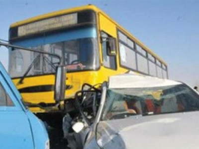 Автобус осолдож, найман хүн гэмтсэн хэрэг гарлаа