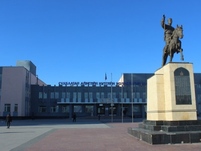 Дээд шүүх Сүхбаатар аймгийн зарга дээр төрөө самрах шийдвэр гаргачихав уу? 