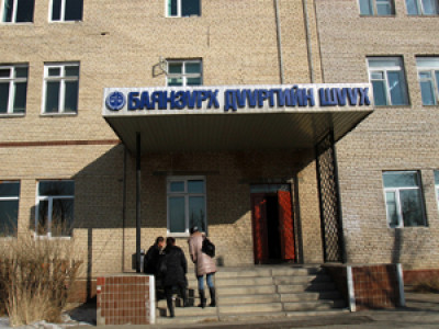 Шүүхийн танхимд хүн хоолойгоо хэрчсэн хэрэг гарлаа 