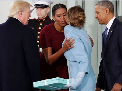 Меланья Трамп Мишель Обамад бэлэгтэй иржээ