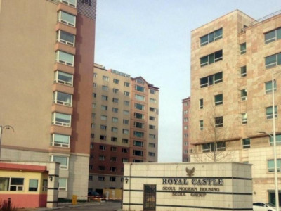 12 давхараас унан амиа алдсан залуутай хамт дараах хүмүүс байжээ