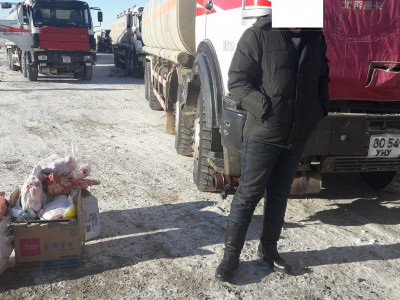 Шатахууны машинд мах хийж, хилээр гаргахыг оролджээ 