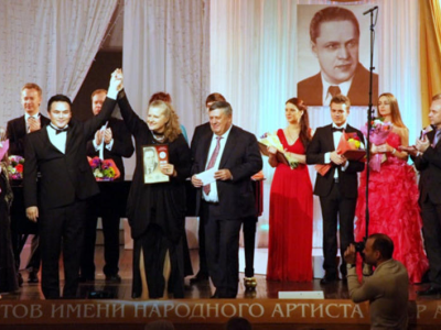 Дуурийн дуучид шагнал хүртжээ 