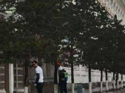 Хотын төвд бие зассан гадны иргэдийг 15 мянгаар торгожээ 