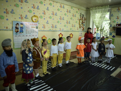 33 ДУГААР ЦЭЦЭРЛЭГИЙН ХҮҮХДҮҮДЭД ЧИНГЭЛТЭЙ ДҮҮРГИЙН ЗАСАГ ДАРГА ХҮНДЭТГЭЛ ҮЗҮҮЛЛЭЭ
