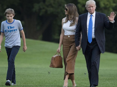Мелания Трамп, хүү Бэррон нар Цагаан ордонд нүүж ирлээ