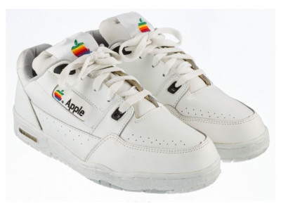 “Apple”-ын спорт гутлыг 36 сая төгрөгөөр зарагджээ 
