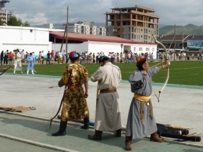 ҮНДЭСНИЙ ИХ БАЯР НААДАМ МАРГААШ УРИАНХАЙ СУРЫН ХАРВААГААР ЭХЭЛНЭ