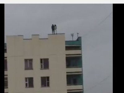 Өсвөр насны хоёр охин барилга дээрээс үсэрч амиа хорложээ /21+ /
