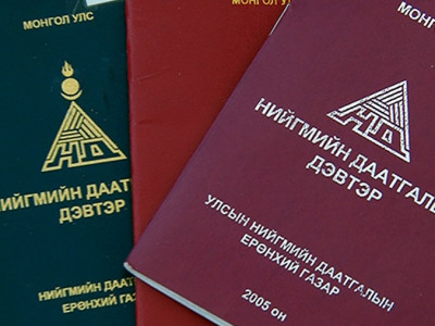Нийгмийн даатгал төлснөөр ХУУРАМЧ бичилт хийдэг Баянголын экс байцаагчид, виз гаргагчид, орчуулагчидын СҮЛЖЭЭГ илрүүлжээ