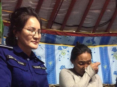 Гэгээлэг мэдээ: Ээж хүү хоёрыг цагдаа, нутгийнхан нь хамтарч гэртэй болголоо