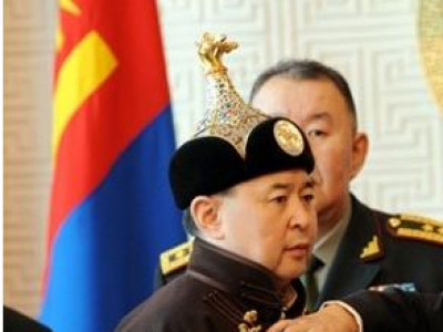 Согтуу Д.Дагвадорж “Дүнжингарав”-ыг будлиантуулж, өөрийнхөө морьдыг түрүүлүүлж, 16 хүүхдийн аминд хүрэх шахсан баримтууд