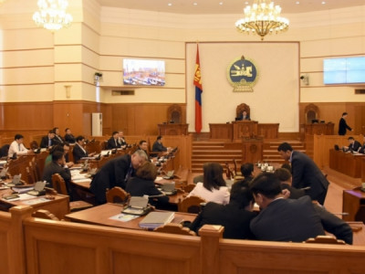  Овоо босгоогүй бол шаазгай юун дээр суух билээ