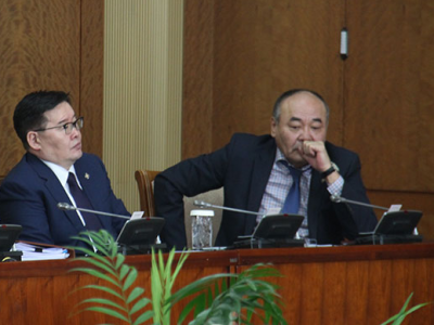 Х.Нямбаатарынх унаж, Я.Содбаатарынх дэмжигдэв