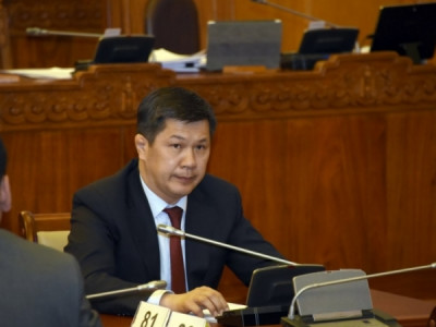 Д.Занданбат дарга өөрийнхөө болон ажилчдынхаа цалинг нэмүүлэхээс ажлаа эхэллээ