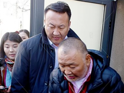 Тост, тосон бумбыг ухаж буй  “Сауд гоби коал транс” компанийн жинхэнэ эзэн нь Д.Эрдэнэбилэг