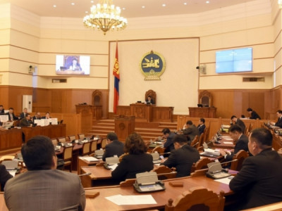 АН-ын зөвлөл жагсаалд оролцогчдын шаардлагыг УИХ-ын дэд дарга Л.Энх-Амгаланд гардууллаа