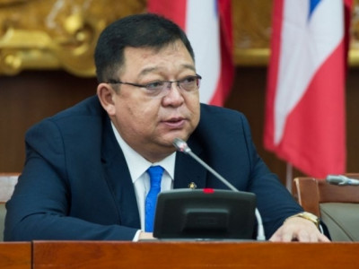 Намын дарга нь намынхаа лидерүүдийг “намнадаг” гэв үү?