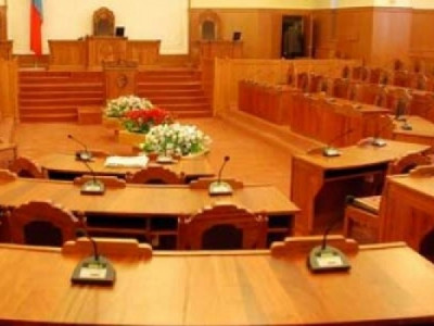 Гишүүд Үндсэн хуулийн хэлэлцүүлэг хийж явна уу, наадаж явна уу