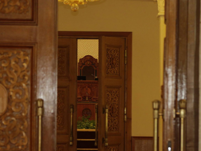 Төрийн мөнгөөр иргэдийг хүүлэгчид хэн бэ?