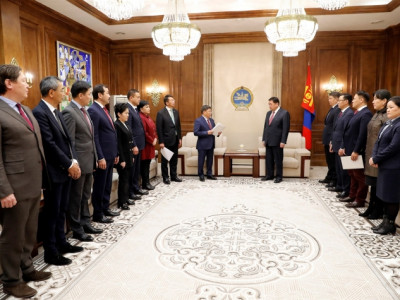 У.Хүрэлсүхийг унагахыг оролдсон бүлэглэл Үндсэн Хуулийн өөрчлөлтийг дэмжих эсэхээ шийдээгүй байна