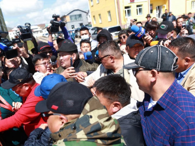 Хошууч генерал Б.Хурцын хамгаалагч нарын машиныг мөргөсөн ослыг шалгаж байна