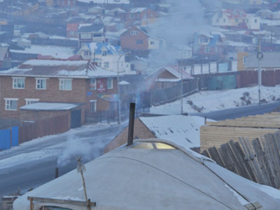 2-7 насны гурван хүүхэд харгалзах хүнгүй, хоол ундгүй хүйтэн гэрт хоёр хоножээ