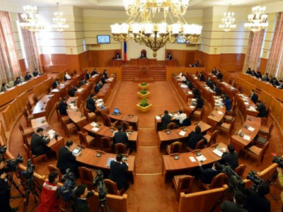 Н.Энхбаярыг улс төрөөс холдуулах “Оюутолгой”-ийн захиалгыг “гар хөл”-үүд нь гүйцэтгэж байна