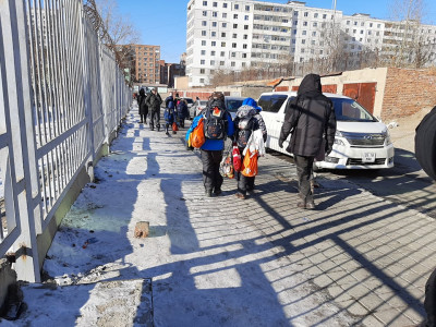 14 дүгээр сургуулийн үйл ажиллагааг зогсоож, сурагчдыг тараажээ