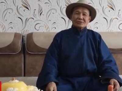 Төв аймгийн малчин Гомбо-Очир хандивын 30000-д 108 хонио бэлэглэнэ