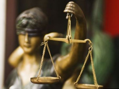 Салхитын мөнгөний ордын хэрэгт холбогдсон шүүгч нарыг шүүх хурал болж байна