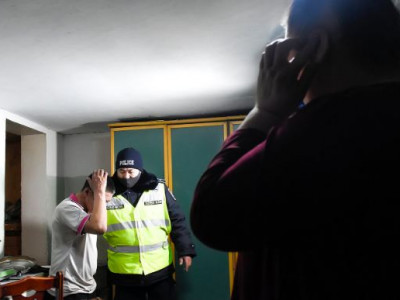 Агсамнасан эрчүүд, аврал эрсэн хүүхдүүдийн энэлэн