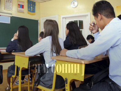 Монголын багш нар мөнгө, нэр төрийн төлөө хүүхдийн сурах эрхэнд халддаг болжээ