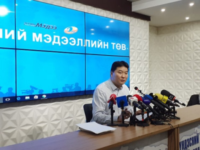 А.Баттүшиг: Л.Наранбаатар тоть шиг нэг гүтгэлгээ явуулж, захиалгаар баримтгүй дайрахаа зогсоо