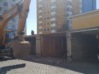 Зөвшөөрөлгүй 15 гаражийг буулгаж, талбайд нь өрхийн эрүүл мэндийн төв барина
