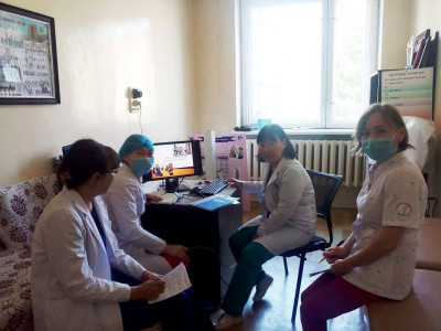 Дүүргийн эмч, сувилагч нар улсын гуравдугаар төв Эмнэлэгт тархины харвалт, Шигдээсийн чиглэлээр суралцаж байна