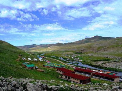 Танилц: ​Yйл ажиллагаагаа явуулж буй рашаан сувиллууд 