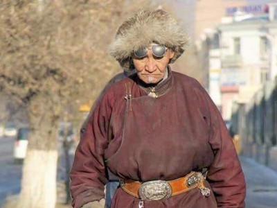 Эрчүүд рүү архирах тусам...