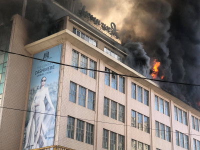 Их дэлгүүрт гарсан галын үеэр 200 сая төгрөгийн үнэт эдлэл алдагджээ