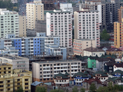 Онцгой нөхцөлд ажиллаж байгаа албан хаагчдад түрээслээд өмчлөх орон сууцны батламж гардуулж байна