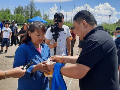 “ТҮШИГ ГОВЬ ХАНГАЙ” ХХК топ сугалаа төсөл байгалийн гамшигт орон гэрээ алдсан 5 өрхөд өргөө цагаан гэр бэлэглэлээ
