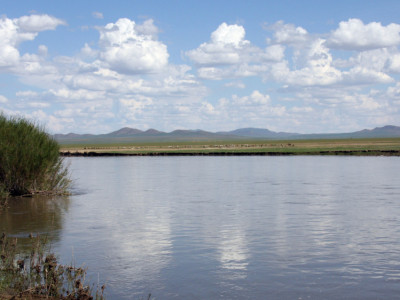 Хэнтийд аялаж явсан 12 хүний гурав нь усанд осолдож, Туул голд гурван настай хүүхэд энджээ