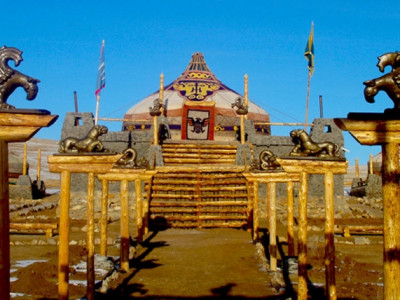 Кастын наадам: Ноёд Цонжинболдогт, иргэд сумын төвд