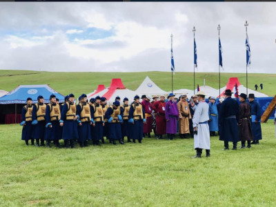 Цагдаа нар дээлээр жигдэрчээ