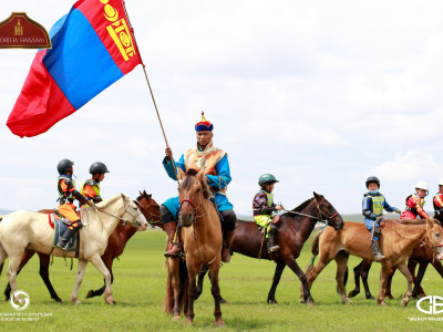 Баяр наадмын хурдан Их насны морьдын уралдаан /шууд/