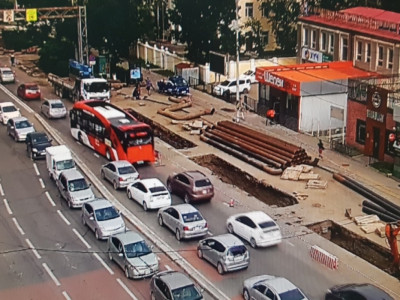 Хөдөө аж ахуйн яамны урд замын зорчих хэсгийн 1-р эгнээг хаажээ